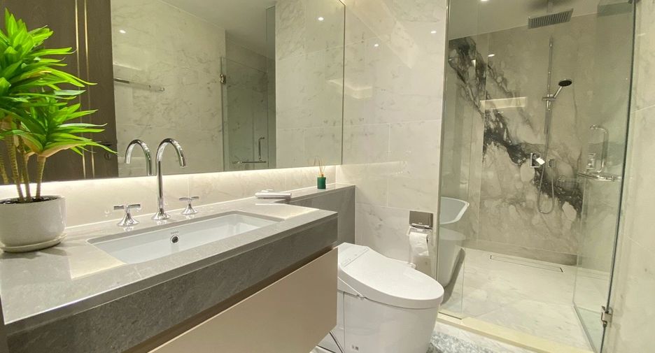 For rent 2 bedrooms condo in Pathum Wan, Bangkok