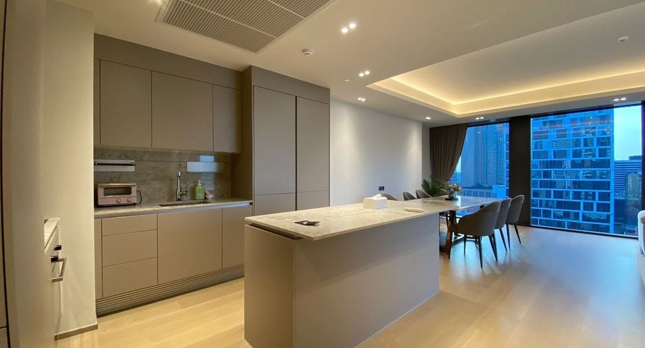For rent 2 bedrooms condo in Pathum Wan, Bangkok