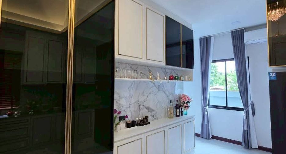 For sale 3 bedrooms villa in Bang Lamung, Chonburi