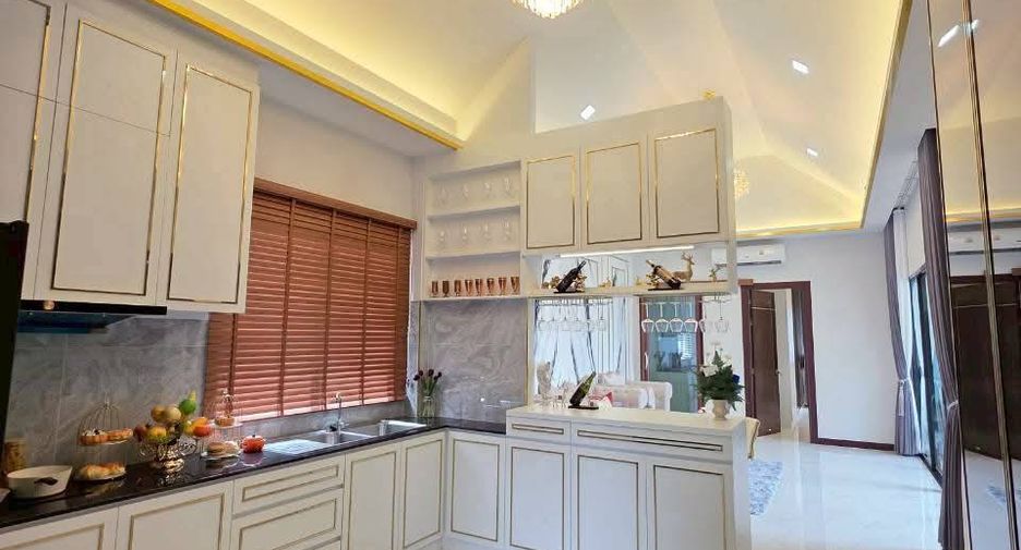 For sale 3 bedrooms villa in Bang Lamung, Chonburi