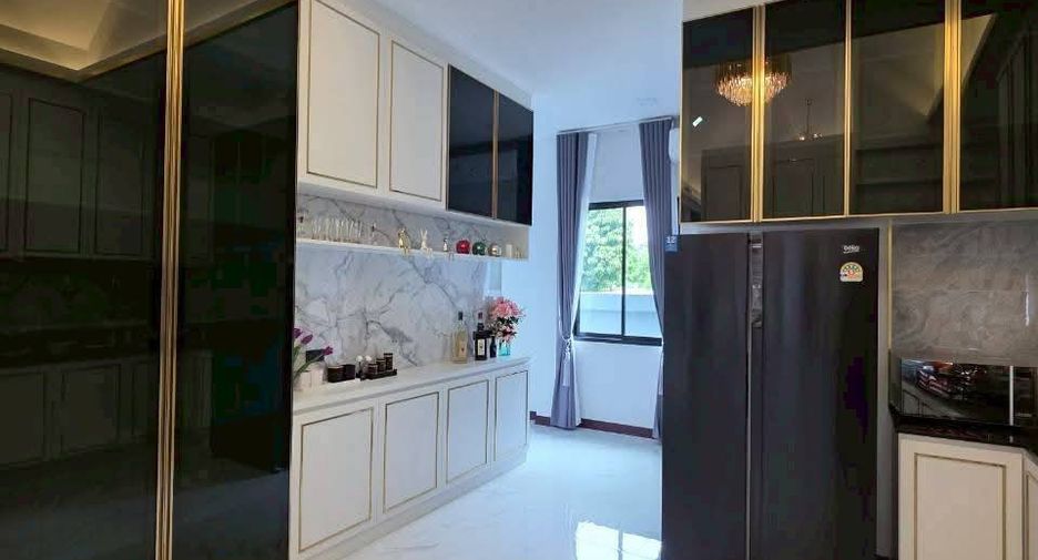 For sale 3 bedrooms villa in Bang Lamung, Chonburi