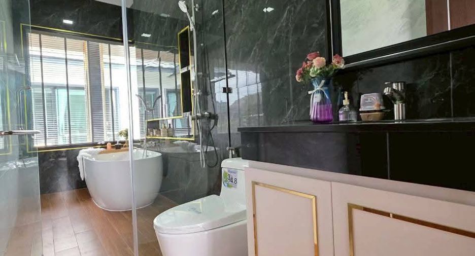 For sale 3 bedrooms villa in Bang Lamung, Chonburi