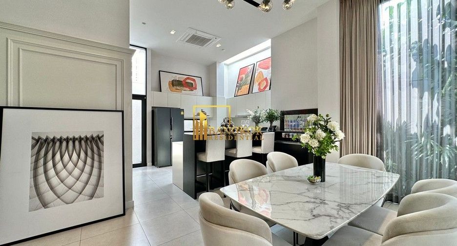 For sale 4 bedrooms house in Bang Kapi, Bangkok