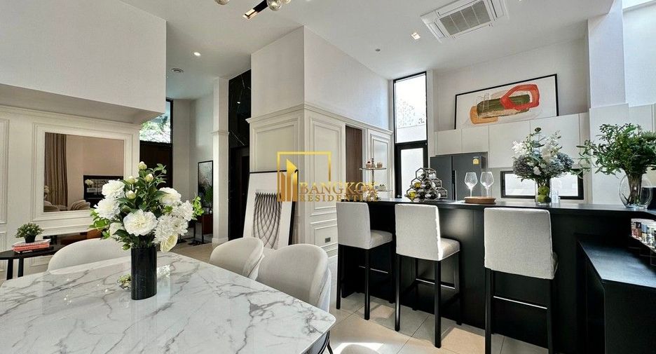 For sale 4 bedrooms house in Bang Kapi, Bangkok