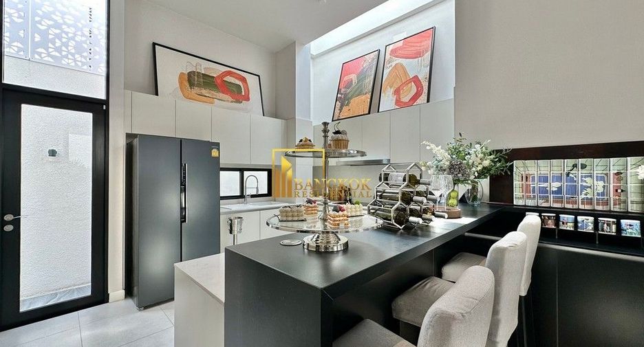 For sale 4 bedrooms house in Bang Kapi, Bangkok