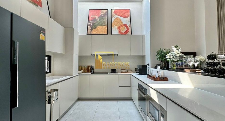 For sale 4 bedrooms house in Bang Kapi, Bangkok
