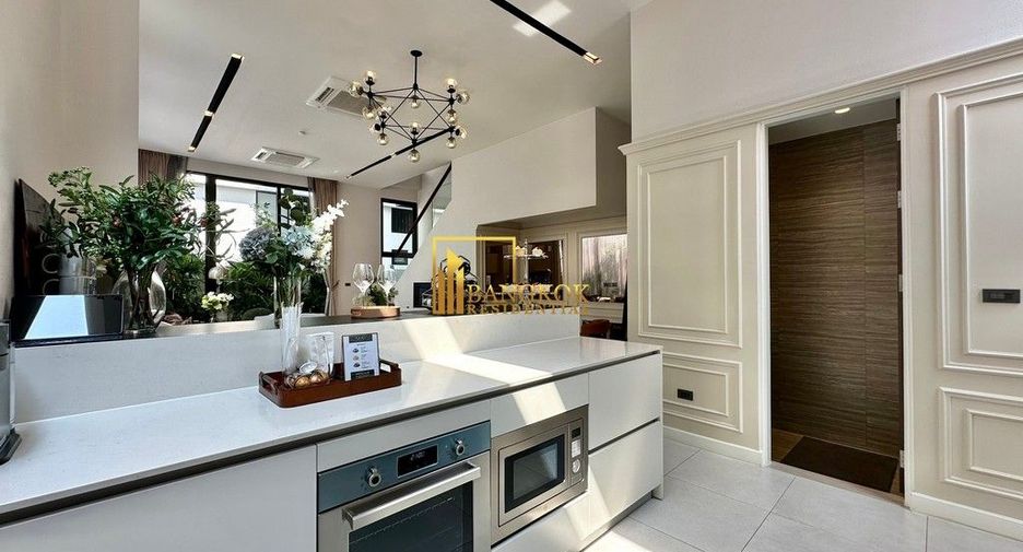 For sale 4 bedrooms house in Bang Kapi, Bangkok