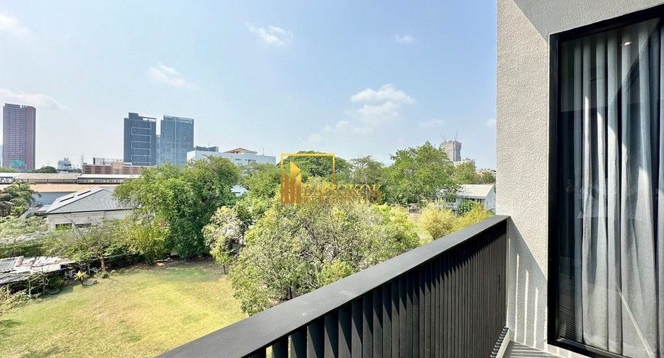 For sale 4 bedrooms house in Bang Kapi, Bangkok
