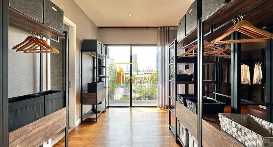 For sale 4 bedrooms house in Bang Kapi, Bangkok