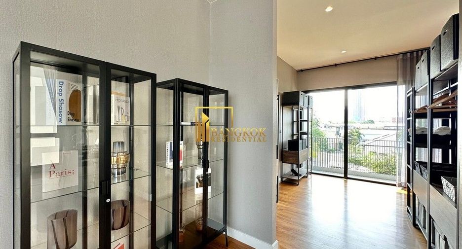 For sale 4 bedrooms house in Bang Kapi, Bangkok