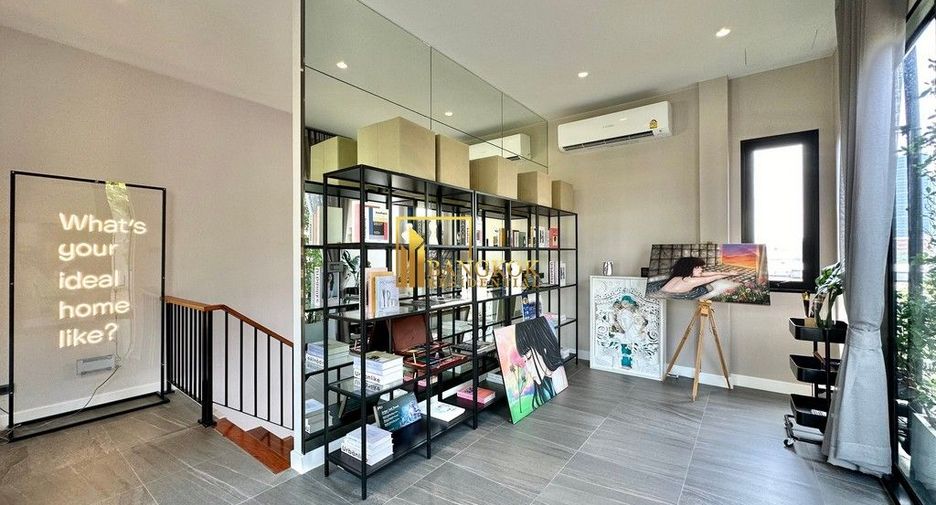 For sale 4 bedrooms house in Bang Kapi, Bangkok