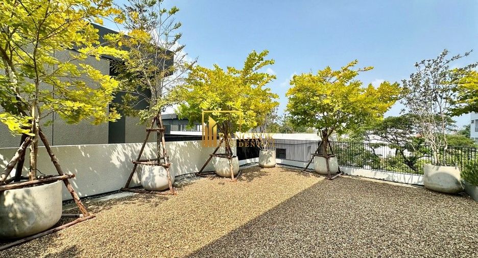 For sale 4 bedrooms house in Bang Kapi, Bangkok