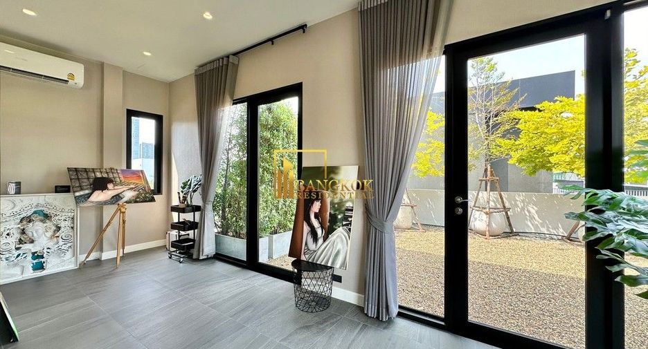 For sale 4 bedrooms house in Bang Kapi, Bangkok
