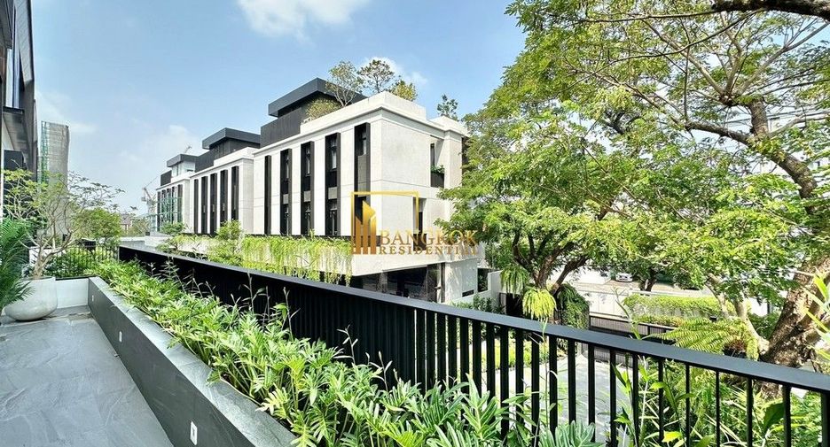 For sale 4 bedrooms house in Bang Kapi, Bangkok
