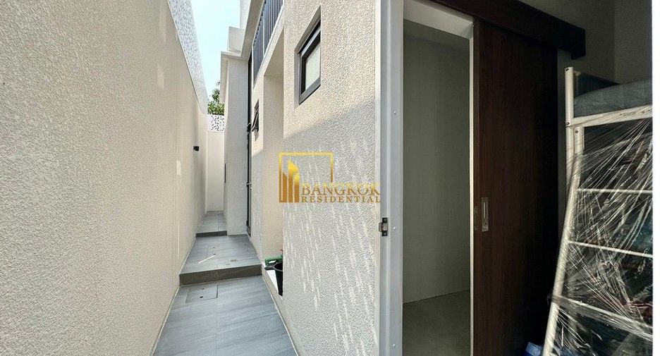 For sale 4 bedrooms house in Bang Kapi, Bangkok