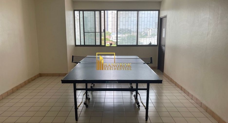 Condo en alquiler y en venta de 4 habitaciones en Watthana, Bangkok