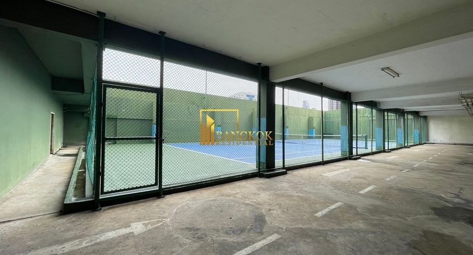 Condo en alquiler y en venta de 4 habitaciones en Watthana, Bangkok