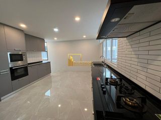 Condo en alquiler y en venta de 4 habitaciones en Watthana, Bangkok