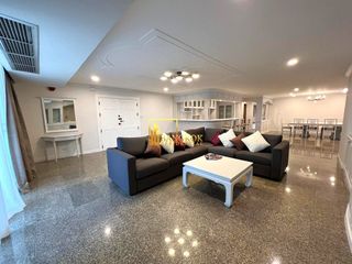 Condo en alquiler y en venta de 4 habitaciones en Watthana, Bangkok