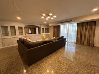 Condo en alquiler y en venta de 4 habitaciones en Watthana, Bangkok