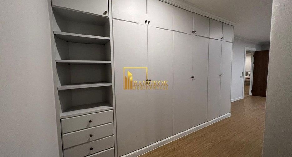 Condo en alquiler y en venta de 4 habitaciones en Watthana, Bangkok