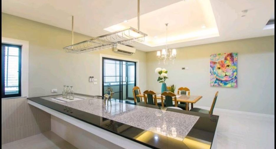 For rent 3 bedrooms condo in Mueang Chiang Mai, Chiang Mai
