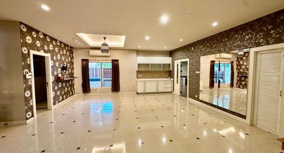 For rent 4 bedrooms house in Si Racha, Chonburi