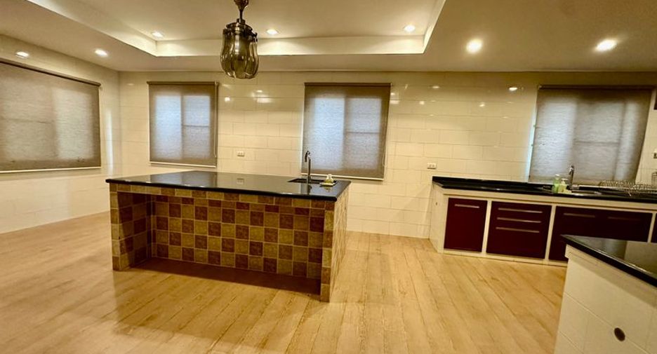For rent 4 bedrooms house in Si Racha, Chonburi