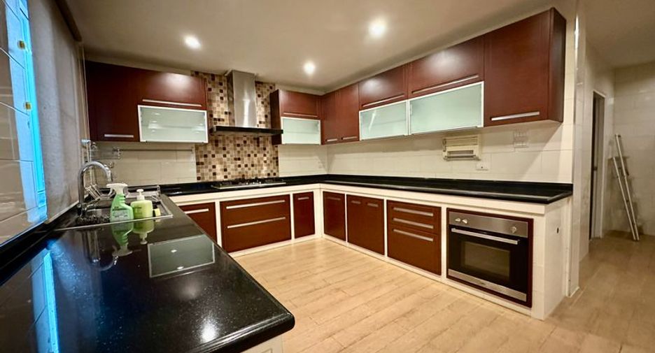 For rent 4 bedrooms house in Si Racha, Chonburi