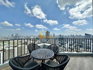 For sale 2 bedrooms condo in Huai Khwang, Bangkok