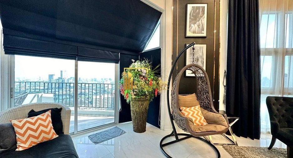 For sale 2 bedrooms condo in Huai Khwang, Bangkok