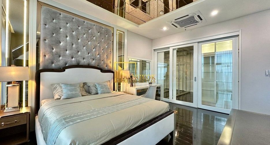 For sale 2 bedrooms condo in Huai Khwang, Bangkok