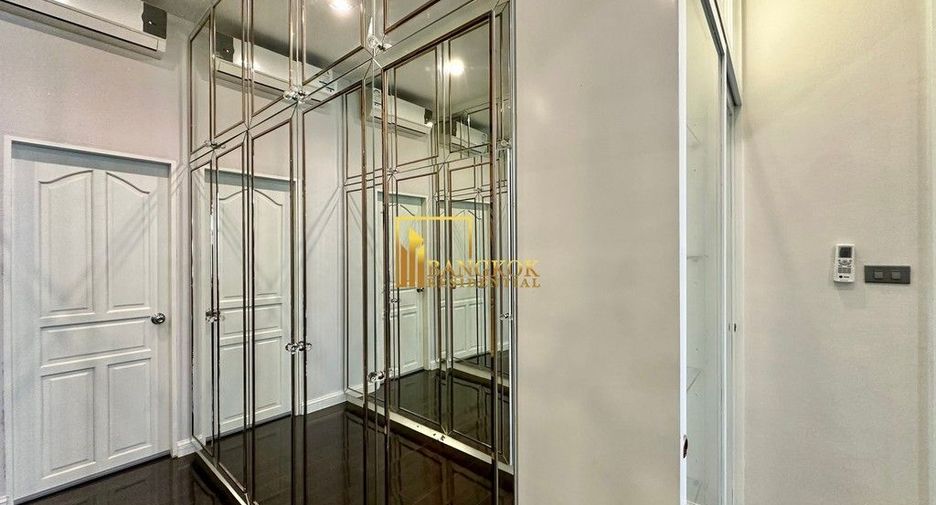 For sale 2 bedrooms condo in Huai Khwang, Bangkok