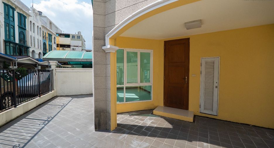 For sale 6 bedrooms townhouse in Samphanthawong, Bangkok
