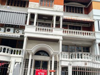 For sale 4 bedrooms townhouse in Yan Nawa, Bangkok