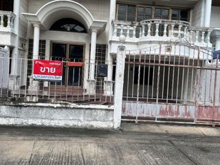 For sale 4 bedrooms townhouse in Yan Nawa, Bangkok