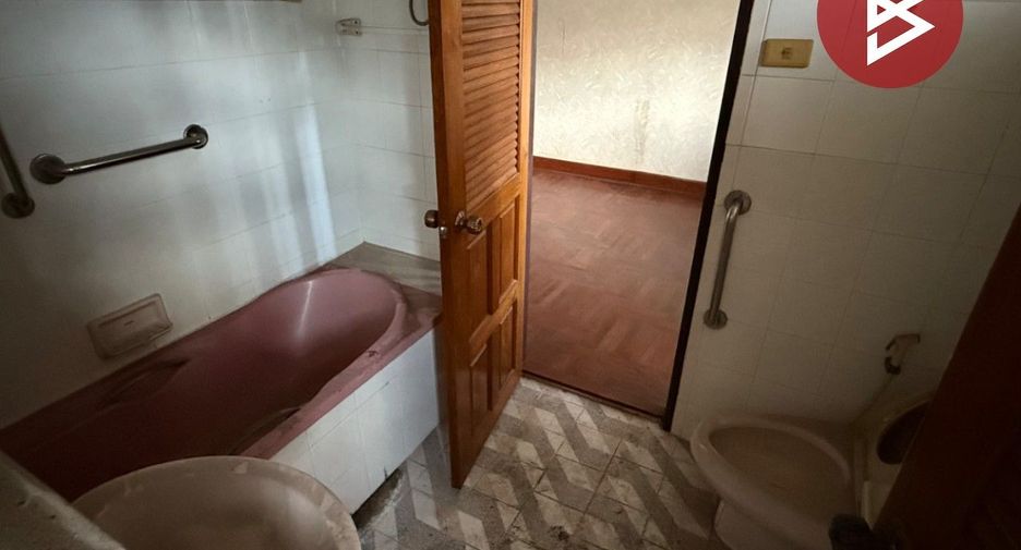 Продажа 4 спальни таунхаус в Ян Наща, Бангкок