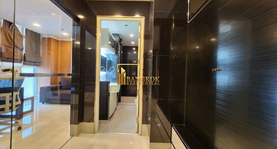 Condo en alquiler y en venta de 3 habitaciones en Watthana, Bangkok