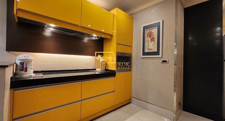 Condo en alquiler y en venta de 3 habitaciones en Watthana, Bangkok