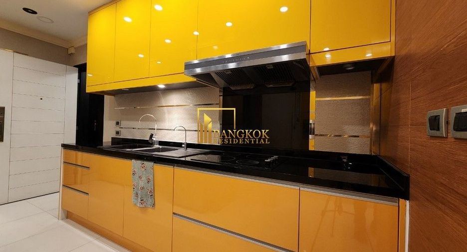 Condo en alquiler y en venta de 3 habitaciones en Watthana, Bangkok