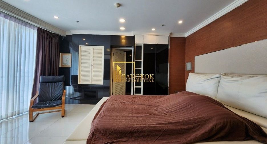 Condo en alquiler y en venta de 3 habitaciones en Watthana, Bangkok