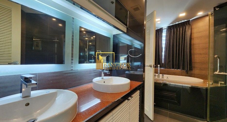 Condo en alquiler y en venta de 3 habitaciones en Watthana, Bangkok