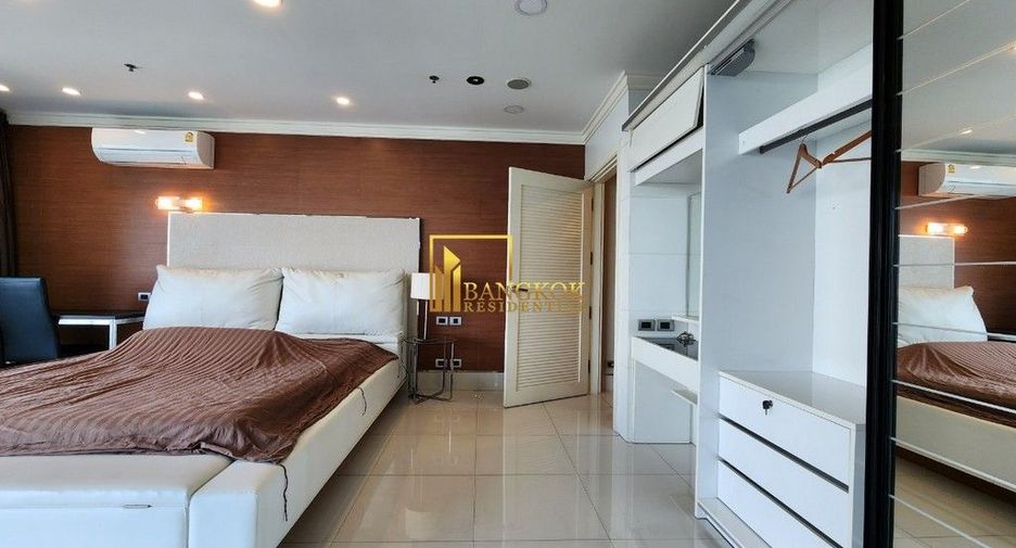 Condo en alquiler y en venta de 3 habitaciones en Watthana, Bangkok