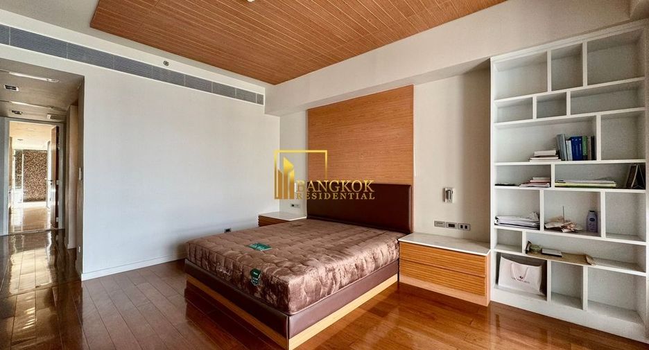 For sale 3 bedrooms condo in Yan Nawa, Bangkok
