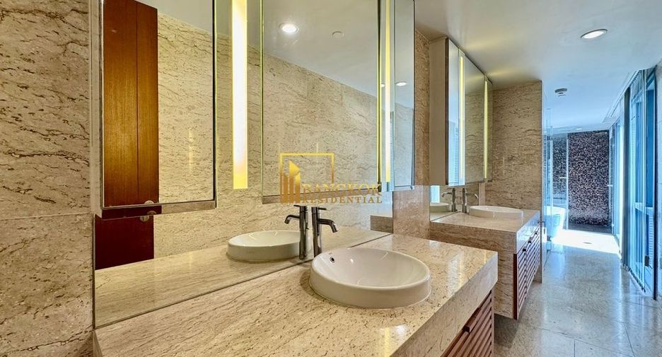 For sale 3 bedrooms condo in Yan Nawa, Bangkok