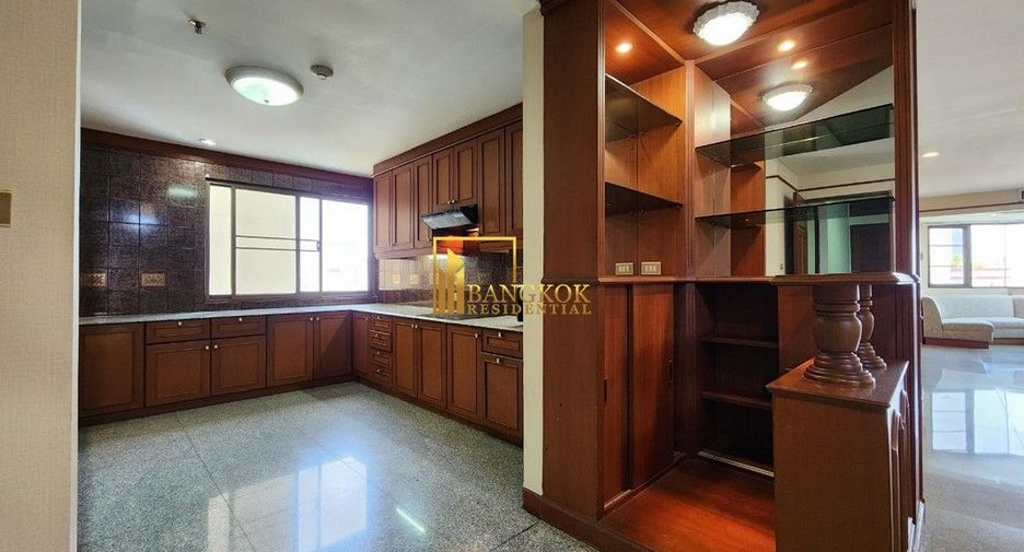 Condo en alquiler y en venta de 3 habitaciones en Khlong Toei, Bangkok