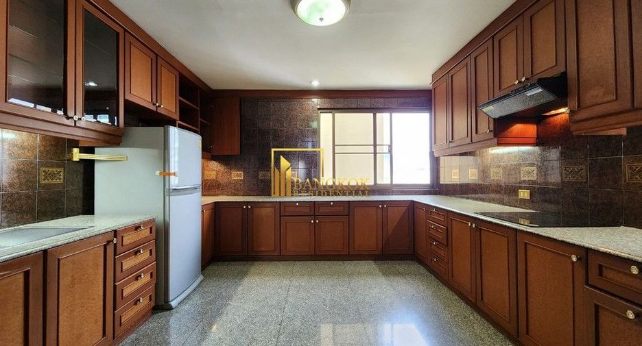 Condo en alquiler y en venta de 3 habitaciones en Khlong Toei, Bangkok