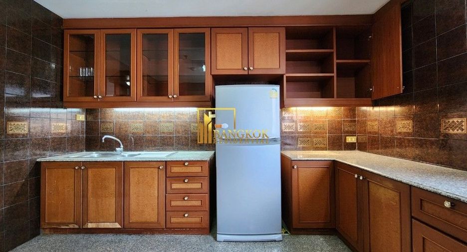 Condo en alquiler y en venta de 3 habitaciones en Khlong Toei, Bangkok