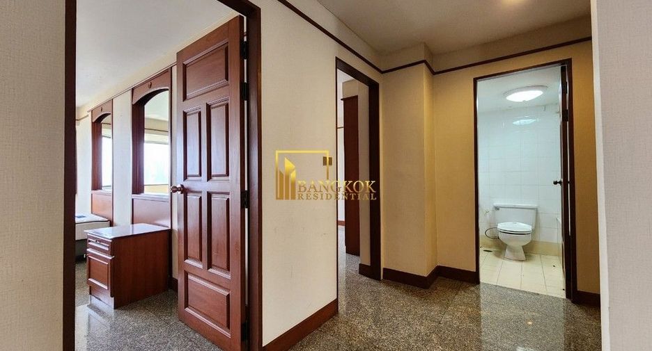 Condo en alquiler y en venta de 3 habitaciones en Khlong Toei, Bangkok
