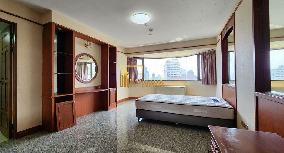 Condo en alquiler y en venta de 3 habitaciones en Khlong Toei, Bangkok